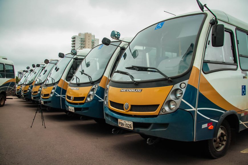 Solenidade-de-entrega-de-22-micro-ônibus-aos-municípios-de-Rondônia_30.11.18_Foto_Daiane-Mendonça-3-870x580