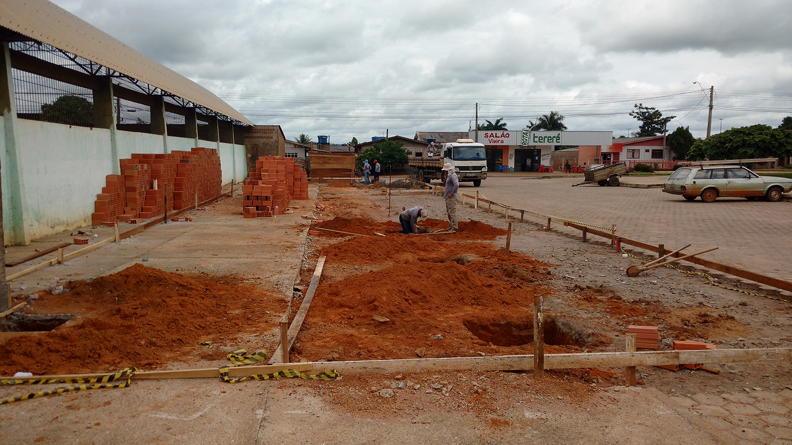 Construção do Ponto de táxi e moto táxi de Cerejeiras
