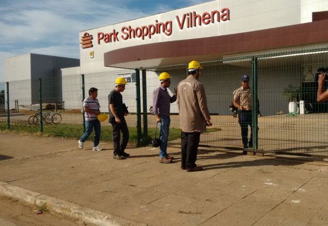 Equipe-inicia-perícia-após-incêndio-no-Park-Shopping-Vilhena-1-800x450