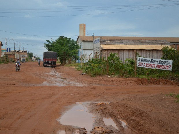 moradores_da_avenida_rondonia_se_mobilizam_para_cobrar_asfalto