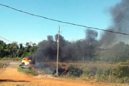 veiculo_pega_fogo_beta_cerejeiras-capa_vilhena_noticias_05-07-2018-73