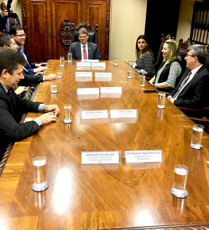 Jaqueline-Cassol-em-Reunião-no-Ministério-da-Infraestrutura