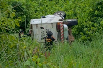 carro-do-iml-cai-em-ribanceira-capa_vilhena_noticias_21-02-2017-23