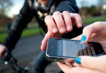 Adolescentes são cercados por grupo e têm celulares e bicicleta elétrica roubados em praça de Vilhena