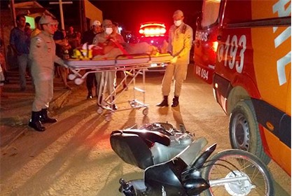 capa-motociclista-bate-em-moto-parada-capa_vilhena_noticias_22-04-2017-73