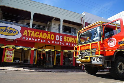 incendio-no-centro-mobiliza-corpo-de-bombeiros-capa-capa_vilhena_noticias_05-05-2017-64