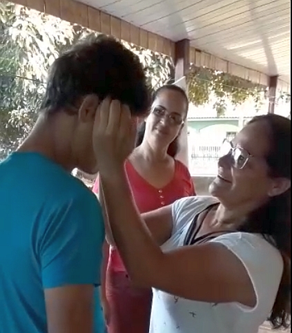 filho_retorna_encontro_mae