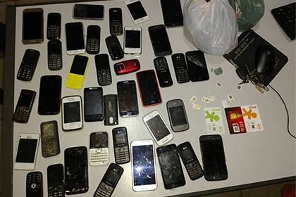 celulares-encontrados-dentro-de-presidio-capa_vilhena_noticias_10-05-2017-25