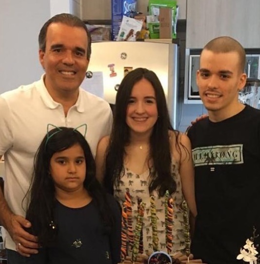 família