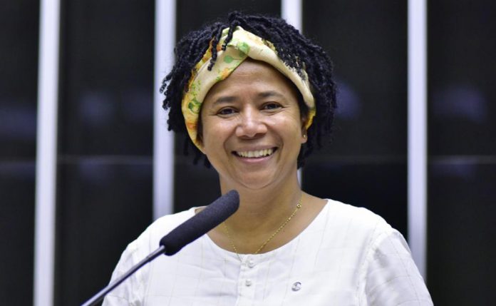 Deputada Silvia Cristina comemora sanção da Política Nacional do câncer