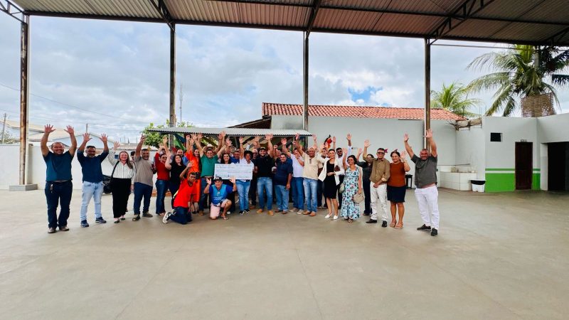 Deputada Silvia Cristina entrega 200 mil para a Apae de Mirante da Serra (1)