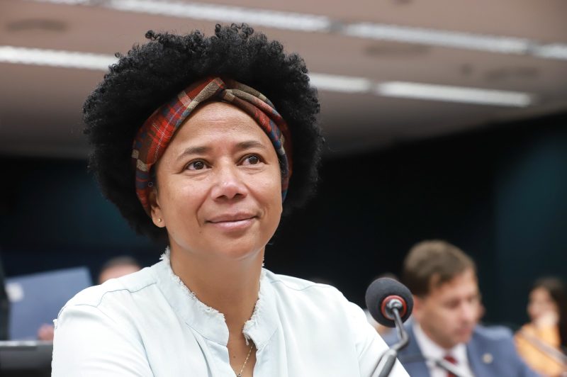 Silvia Cristina assinou a CPI do INSS