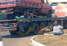 Motociclista sofre queda após colisão com caminhão em rotatória de Vilhena