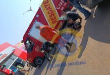 Acidente entre carro e moto deixa mulher ferida em cruzamento de Vilhena