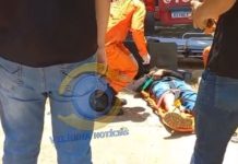 Acidente entre carro e moto deixa motociclista ferido na avenida Curitiba, em Vilhena