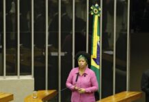 Deputada Sílvia Cristina critica queima de casas e currais e retirada de produtores de suas terras documentadas