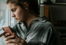 Internet, redes sociais e o uso excessivo: psicólogo alerta para impactos emocionais em todas as idades