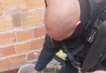 Brasil: mulher abandona recém-nascida em balde e é flagrada por câmeras