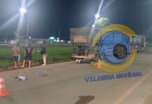 Motociclista é socorrido em estado grave após colidir contra carreta parada em frente à rodoviária de Vilhena