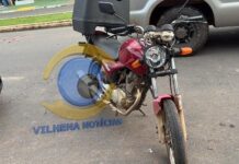 Motociclista bate na traseira de carro parado em semáforo no Centro de Vilhena