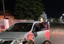 Motociclista avança sinal, recusa bafômetro e deixa hospital após causar acidente em Vilhena