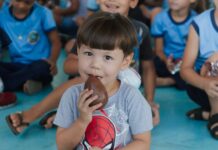 Prefeitura de Vilhena leva alegria a alunos com a entrega de 14 mil ovos de Páscoa