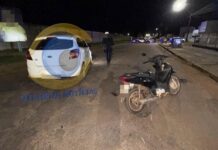 Colisão entre Ford Ka e Honda Biz deixa mulher com fratura no fêmur no bairro Bela Vista, em Vilhena