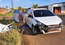 Carro e motocicleta colidem em cruzamento sem sinalização no Jardim Primavera, em Vilhena