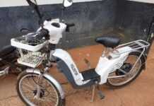 Polícia Militar orienta população sobre regras para circulação de bicicletas elétricas em Vilhena