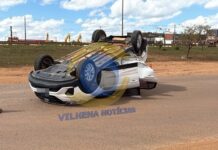 Motorista fica ferida após capotamento provocado por colisão em Vilhena