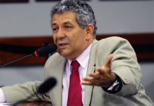 Carlos Magno confirma pré-candidatura a deputado estadual nas próximas eleições