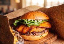 Quinta-feira tem promoções de hambúrguer artesanal a partir de R$ 27,90 na Quintal Burguer, em Vilhena