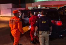 Bebê nasce dentro de viatura da PRF durante auxílio à gestante na BR-425, em Guajará-Mirim