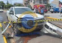 Mulher sofre fratura no braço após colisão entre picape e caminhonete no Centro de Vilhena