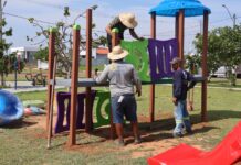 Prefeitura de Vilhena inicia instalação de 10 novos parquinhos em praças do município